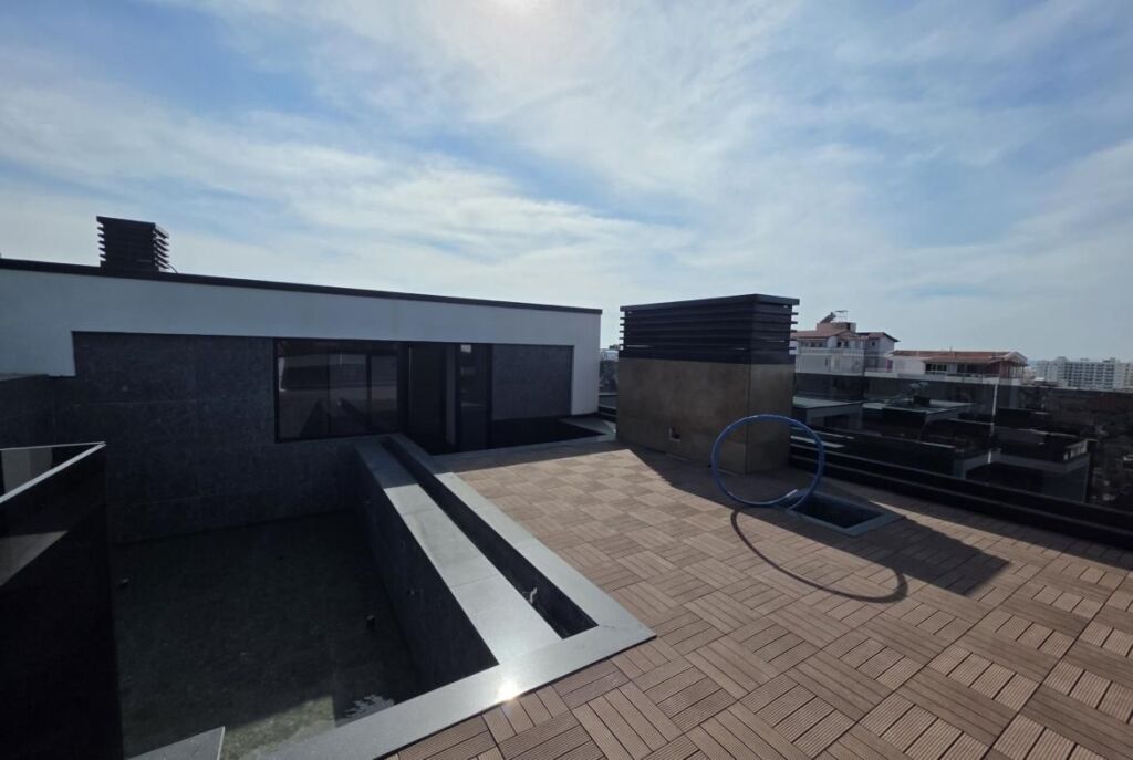 In Golem, Spectacular Villa For Sale With Pool And Bargain Price, 1800 Euro/m2