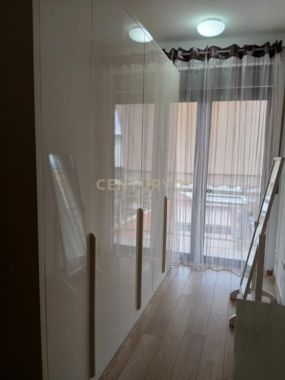 APARTAMENT 2+1+2 ME QERA TEK LIQENI I THATE ME POSTE PARKIMI