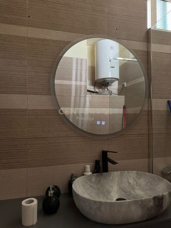 Appartamento duplex in vendita vicino all'incrocio del 21 Dicembre