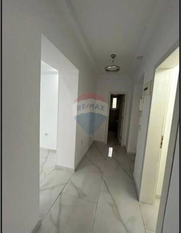 Premises for rent – Dibrës Street, at Pharmacy 10
