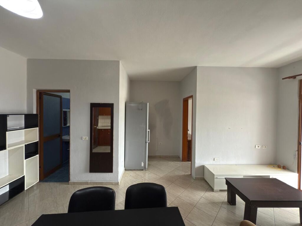 Apartament per shitje 1+1 te Kombinat