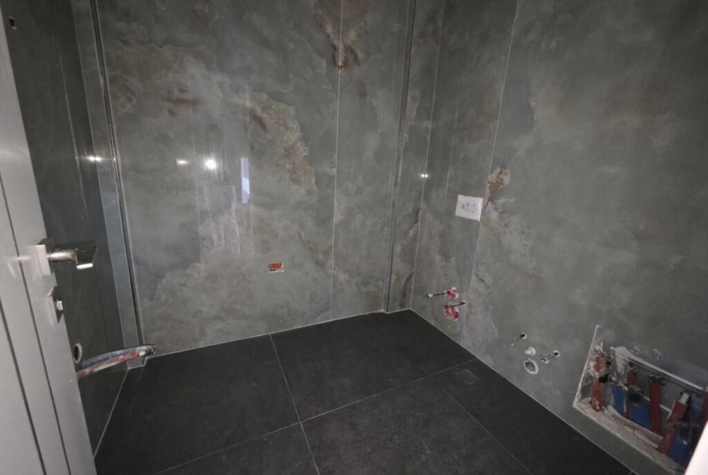 In Golem, Spectacular Villa For Sale With Pool And Bargain Price, 1800 Euro/m2