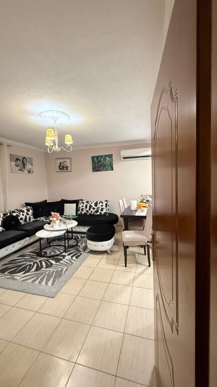 VENDESI APPARTAMENTO 2+1 VICINO ALL'OSPEDALE, DURRES