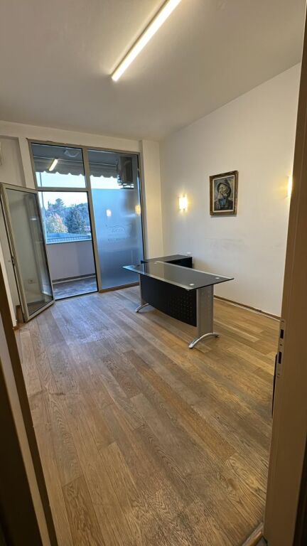 Office for rent at Garda in Bllok