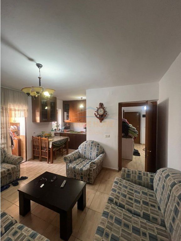 In vendita, Appartamento 3+1, Via Karl Gega, Tirana