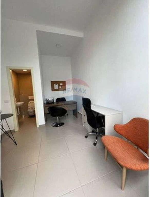 Shop for Sale – Barrikadave Street, Tirana