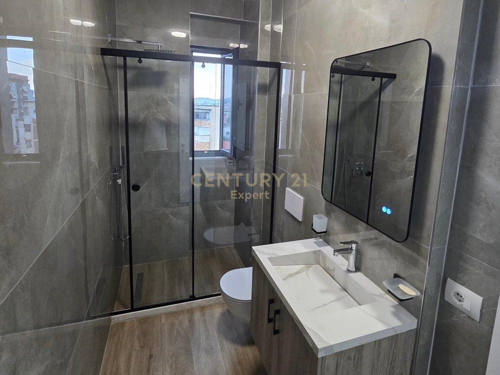 VENDESI APPARTAMENTO 2+1+2 VICINO A UET
