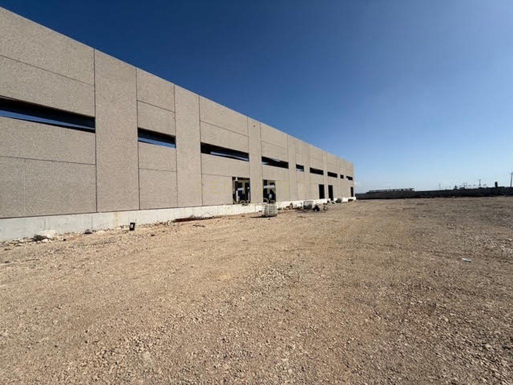 WAREHOUSE 10 000m2 FOR RENT NEAR THE NEW PORT