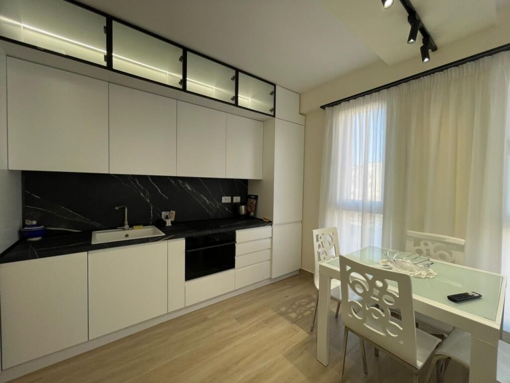 Apartment 1+1 for rent at 21 Dhjetori!