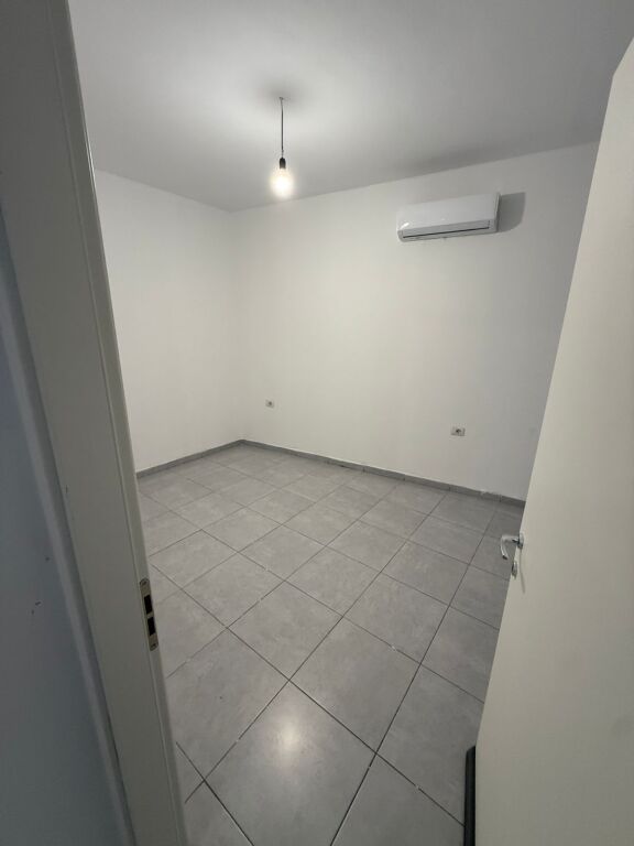 APARTMENT 2+1 FOR RENT ON BARRICADES STREET
