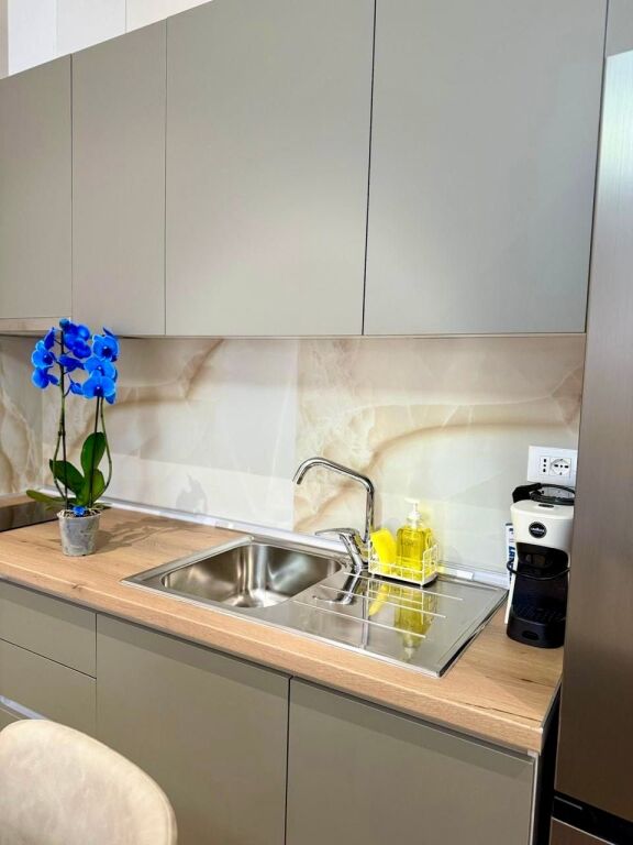 📣 QERA SUPER Apartament 1+1 📍 Prane Kompleksit Delijorgji 🛣️ Rruga e "Kavajes" ✨