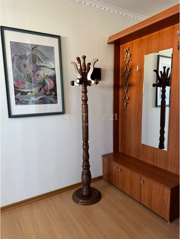 Appartamento duplex in vendita vicino all'incrocio del 21 Dicembre