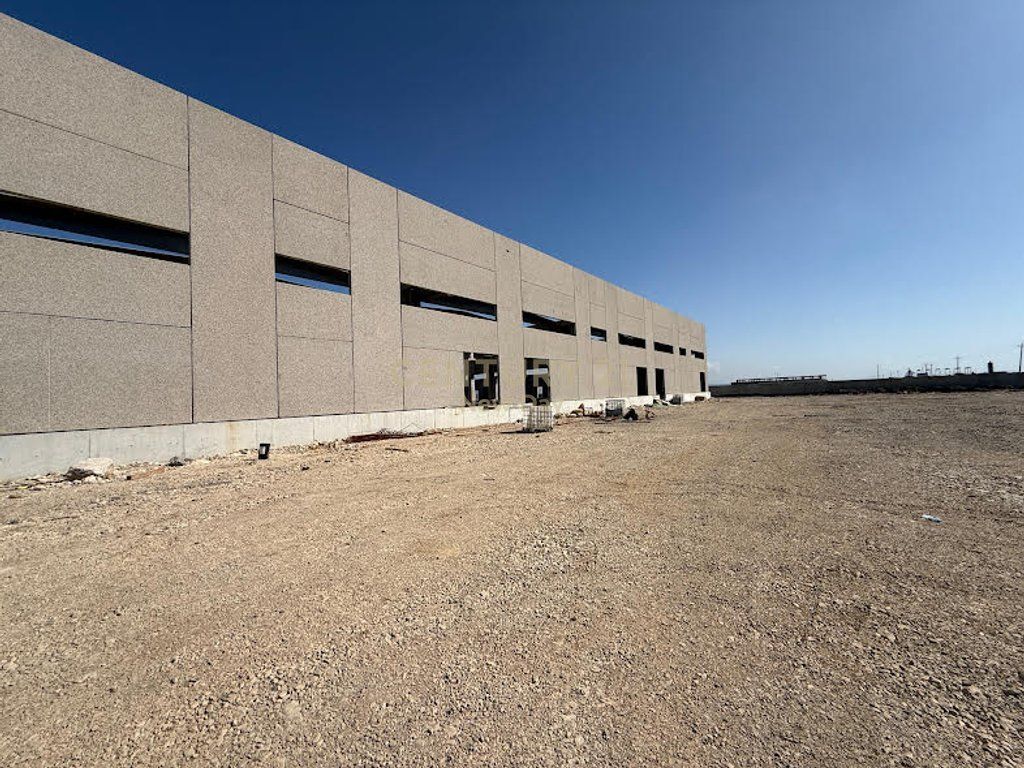 WAREHOUSE 10 000m2 FOR RENT NEAR THE NEW PORT