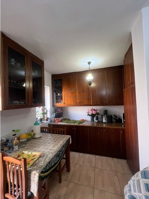 In vendita, Appartamento 3+1, Via Karl Gega, Tirana