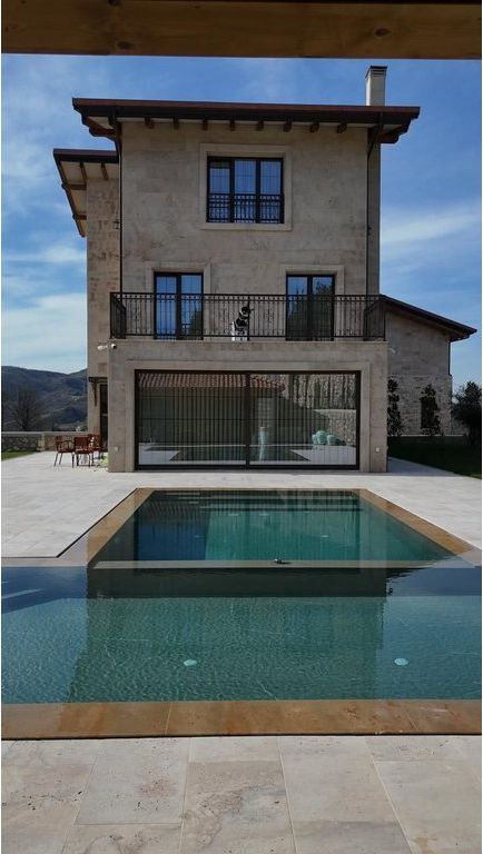 Shitet vilë luksoze në Secret Garden Residence, një nga rezidencat më ekskluzive dhe të qeta pranë Tiranës.