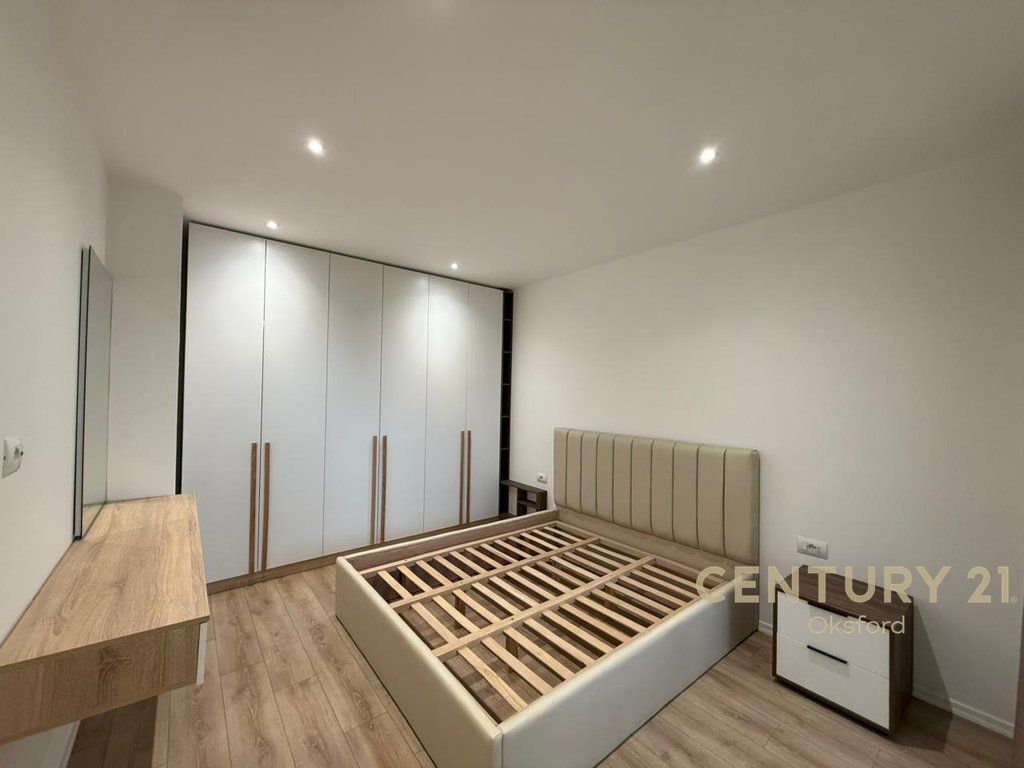 Vendesi in vendita appartamento arredato 1+1 vicino al centro di Tirana – Via Fortuzi! 175.000 € Sup. Totale 66m2