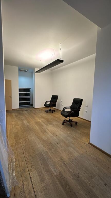 Office for rent at Garda in Bllok