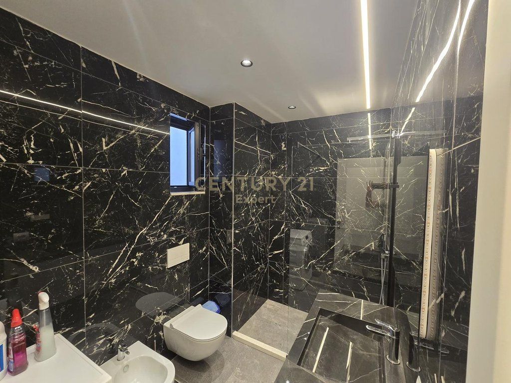 APARTAMENT 2+1+2 NE SHITJE PRANE UET