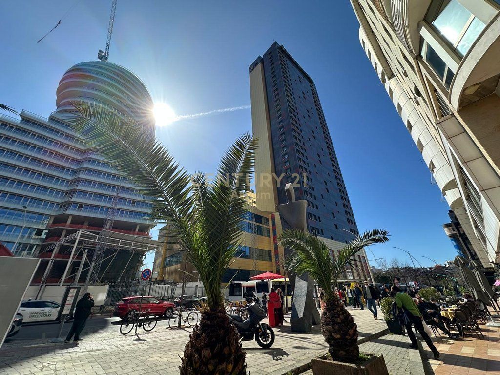 Apartment 2+1+2 for sale in the center, near City Fitness, on the 3rd floor of a well-managed building with an elevator.