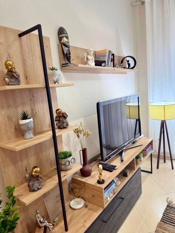 📣 QERA SUPER Apartament 1+1 📍 Prane Kompleksit Delijorgji 🛣️ Rruga e "Kavajes" ✨