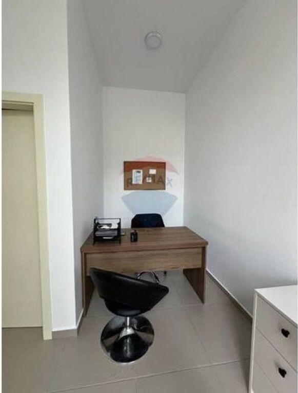 Shop for Sale – Barrikadave Street, Tirana