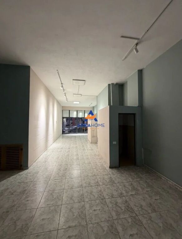 LOCALE COMMERCIALE IN AFFITTO 82M2 " VIA JORGO PLAKU, 5 MAGGIO" 850 EURO