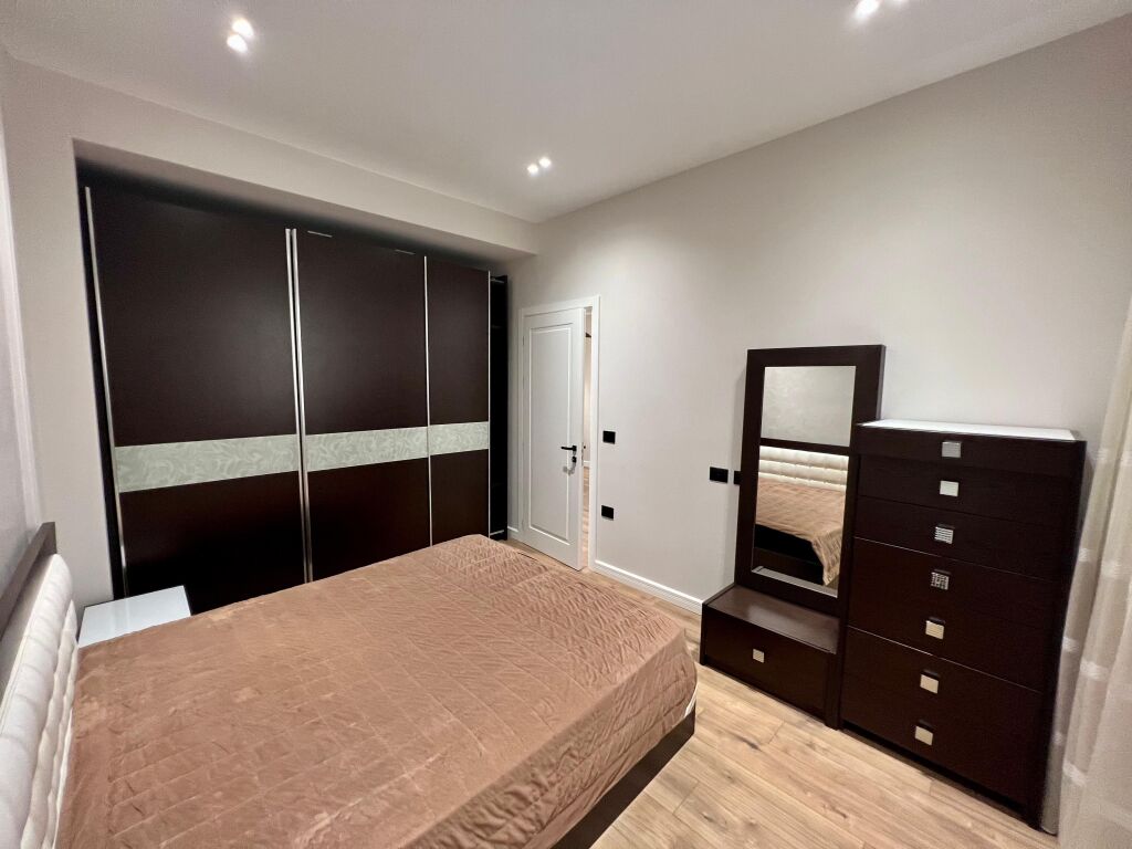 📣 QERA SUPER Apartament 1+1 📍 Prane Rruges Se "Durresit" ✨  🏠 Shtepi Private (Hyrje Me Vete) 🪜 Kati 1 📐 Siperfaqe 80 m2 🛋️ Arreduar Ne Menyre Bashkekohore 👫 Preferohen Kliente Cift Ose Nje Vajze  💶 Cmimi 600 Euro (i Pa Diskutueshem)