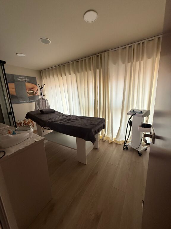 Hairdressing aesthetic business for sale