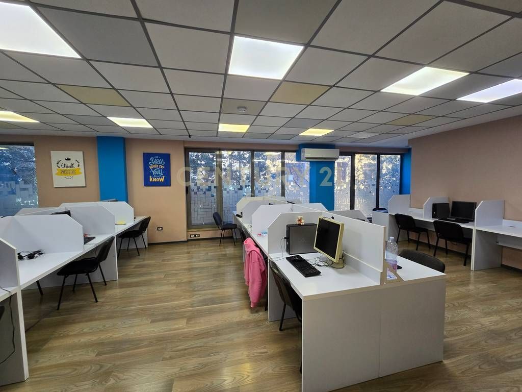 OFFICE SPACE FOR RENT | Entrance Dibra Street