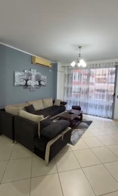 Affittasi appartamento arredato 2+1 ad Astir al prezzo di 500 mila lek,
