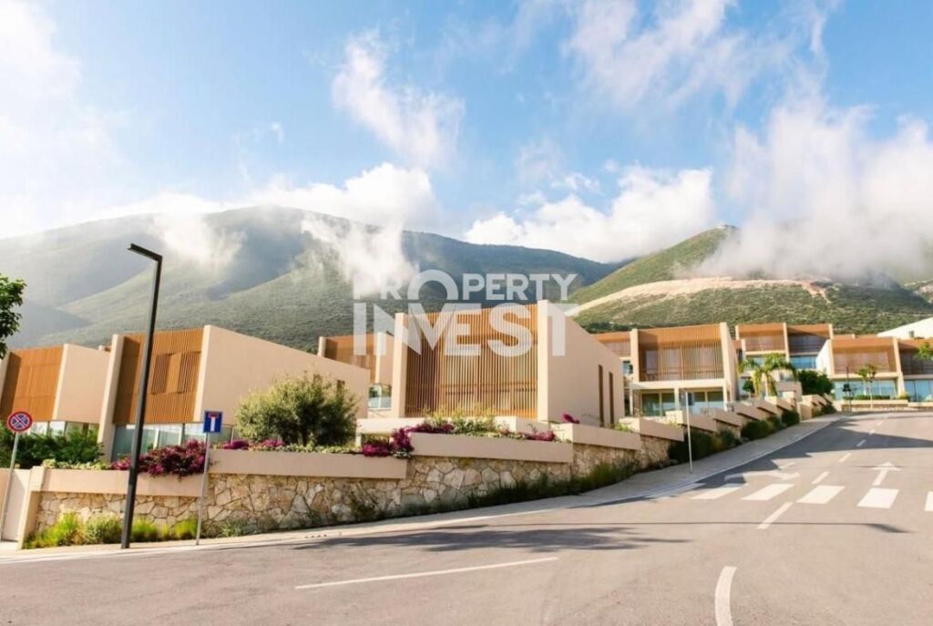 VILLA FOR SALE – GREEN COAST