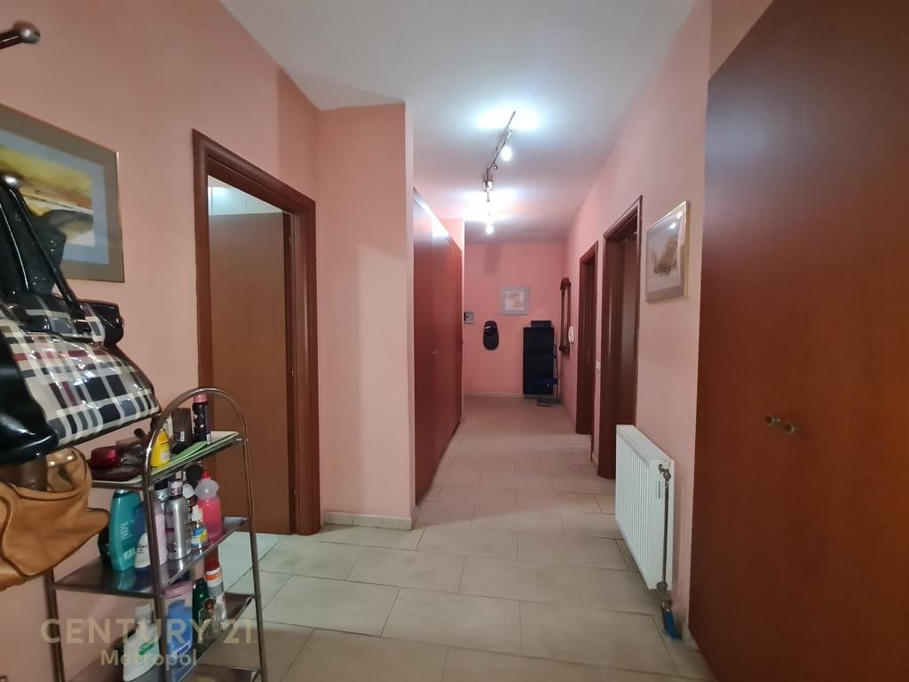 Apartament 2+1 për Shitje – Komuna e Parisit, Tiranë