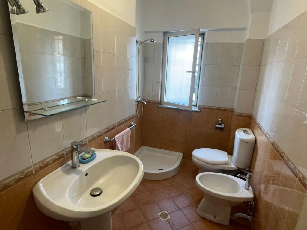 Ambient Biznesi me Qira tek Pazari i Ri