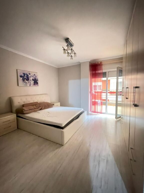 Apartament per shitje te Liqeni i Thate ,kompleksi Kolombo