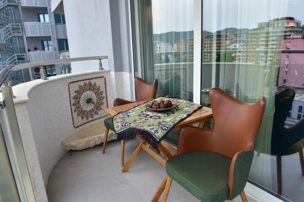 JEPET ME QERA APARTAMENT LLUKSOZ NE BLLOK