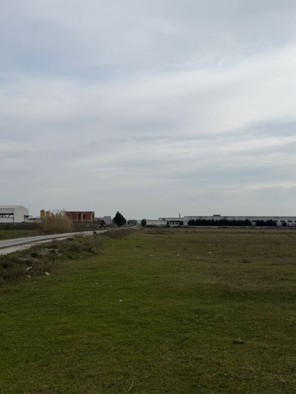SHITET TOKE NE ZONE INDUSTRIALE AUTOSTRADE, DURRES
