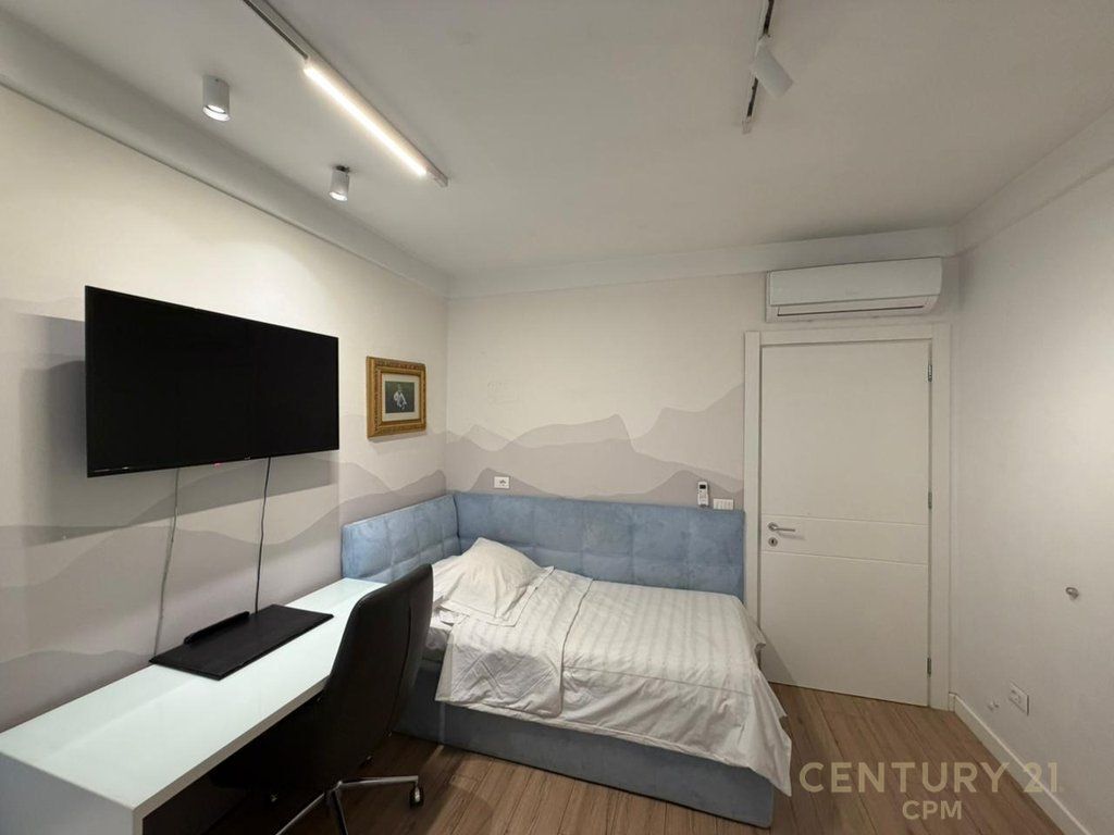 Apartament 2+1 me qira pranë Komunës së Parisit, në Rr. Sulejman Delvina.