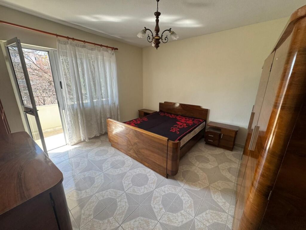 🏠 Jepet me qera apartament 2+1  📍 Adresa: Rruga Bardhyl💰 Çmimi: 50,000 Lek / muaj (i diskutueshëm)