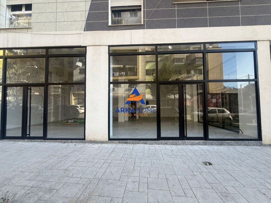 LOCALE COMMERCIALE DI 125M2 IN AFFITTO "EX PARCO" 150.000 LEKE