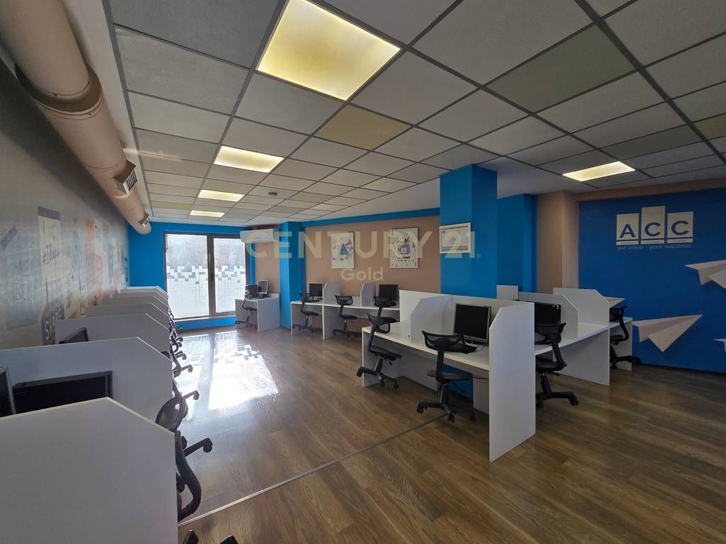 OFFICE SPACE FOR RENT | Entrance Dibra Street