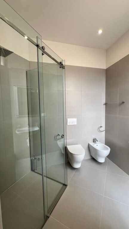 Villa di 3 piani in affitto presso il Lago Secco