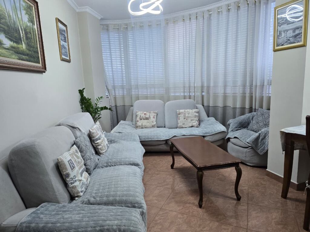 For rent 2+1, Center