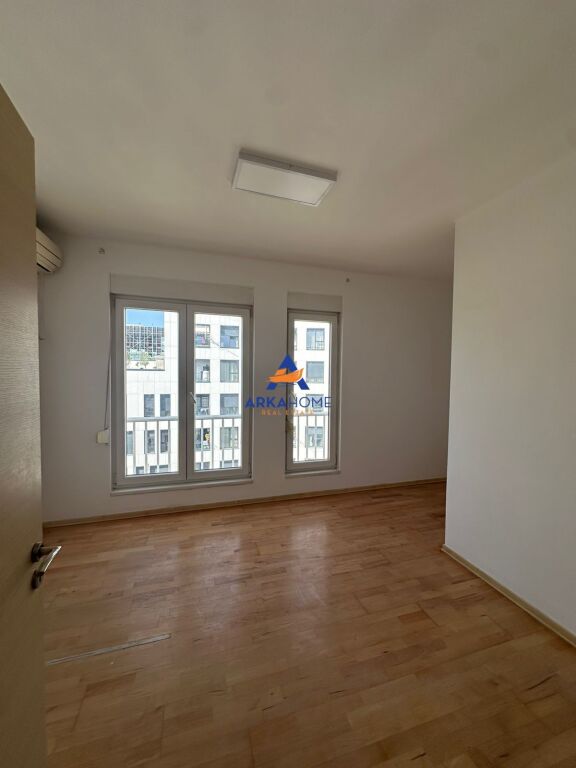APPARTAMENTO IN AFFITTO PER UFFICI 125M2 "KOMPLEKSI KONTAKT, ISH PARKU" 650 EURO