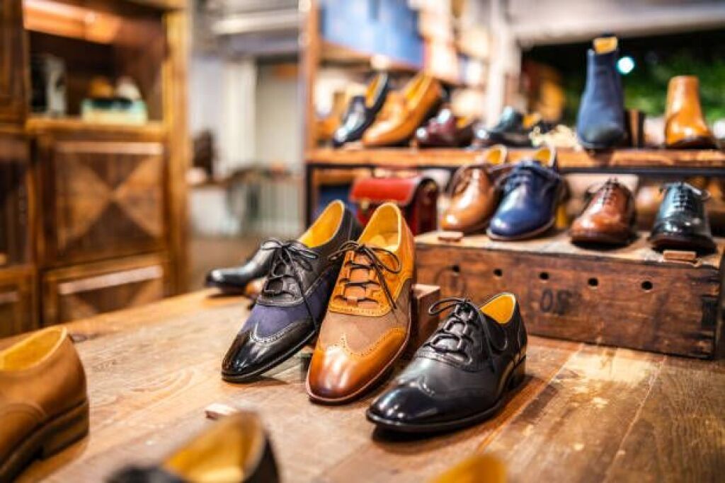 BUSINESS FOR SALE SHOE SHOP 45M2 "MYSLYM SHYRI" 20000 EURO