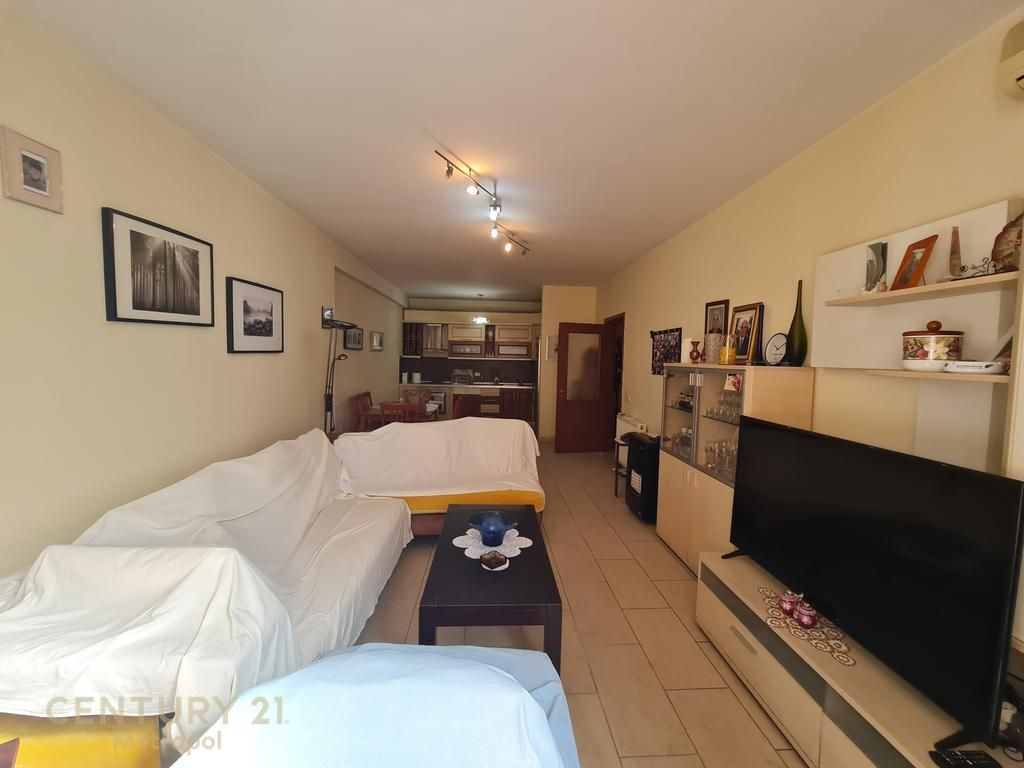 Apartament 2+1 për Shitje – Komuna e Parisit, Tiranë