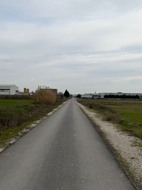 SHITET TOKE NE ZONE INDUSTRIALE AUTOSTRADE, DURRES
