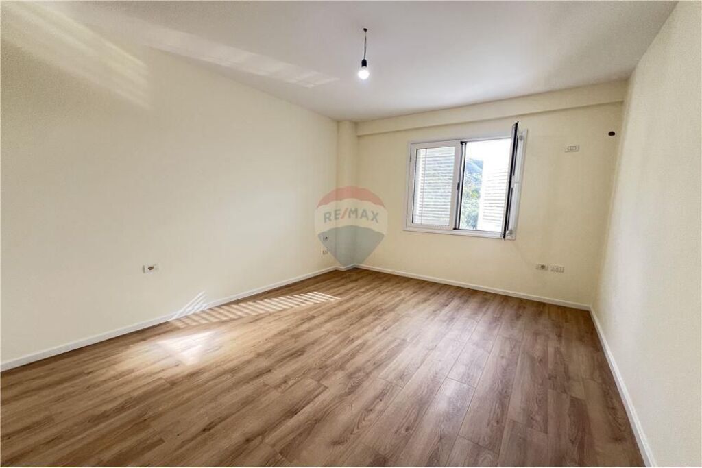 🔥 OKAZION NË SHITJE PRANË Lungomare! 🌊🏡