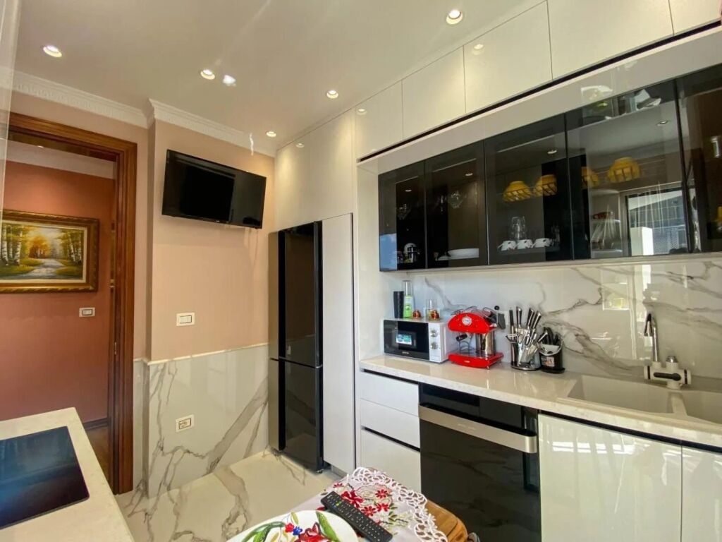 JEPET ME QERA APARTAMENT LLUKSOZ NE BLLOK