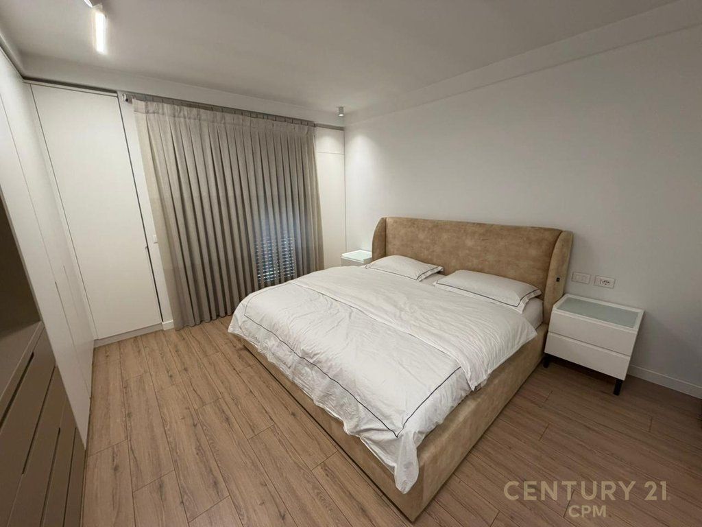 Apartament 2+1 me qira pranë Komunës së Parisit, në Rr. Sulejman Delvina.