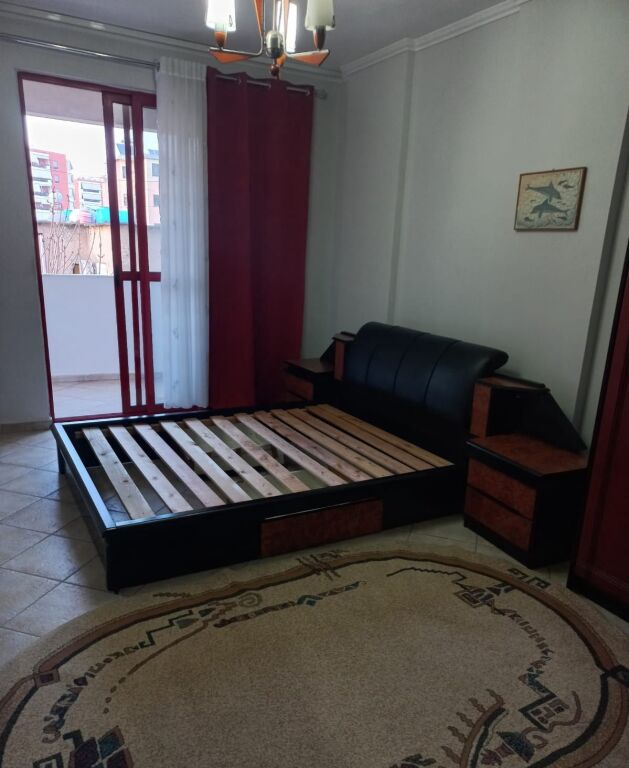 Appartamento 1+1 in affitto, vicino a Kopshti 45 Tirane e Re, via Irfan Tomoni, 500 mila lek